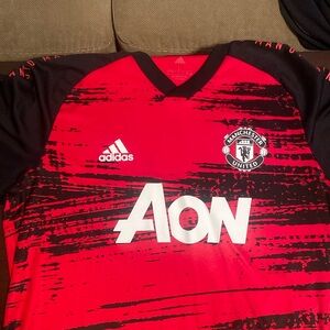 Manchester United training jersey. L
